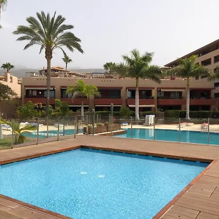2 Bedroom With Parking, Wifi, Views & Heated Pool Апартаменты