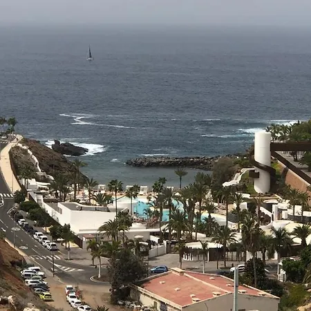 2 Bedroom With Parking, Wifi, Views & Heated Pool Апартаменты